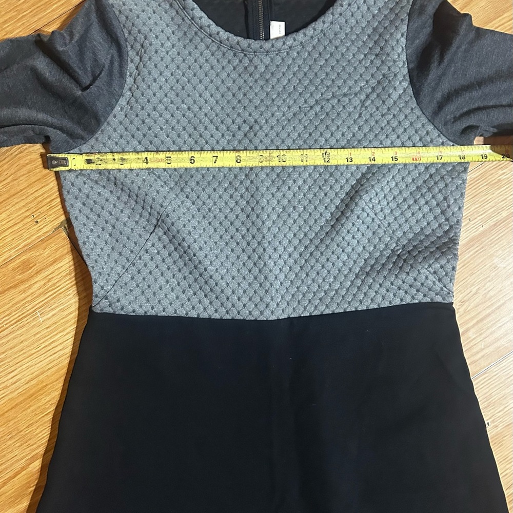 LOFT Charcoal & Black 3/4 Sleeve Stretch Fit & Flare Knit Dress women
Petite 8 - Picture 3 of 8